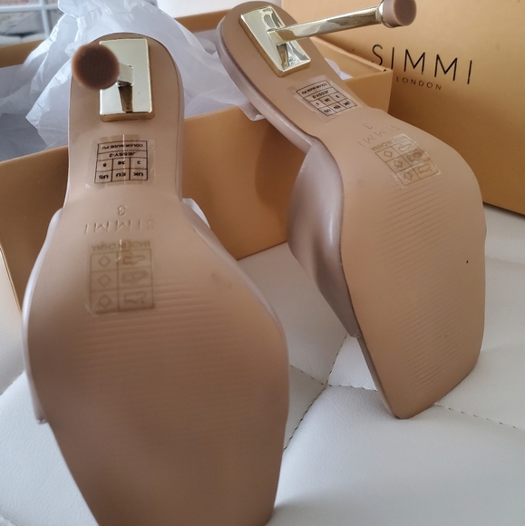 Heels - Picture 3 of 3